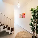 A Bright & Beautiful Апартаменты