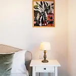 A Bright & Beautiful Апартаменты Слима