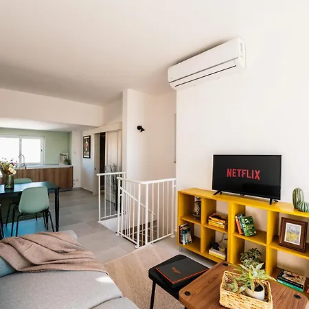 A Bright & Beautiful Apartment *
