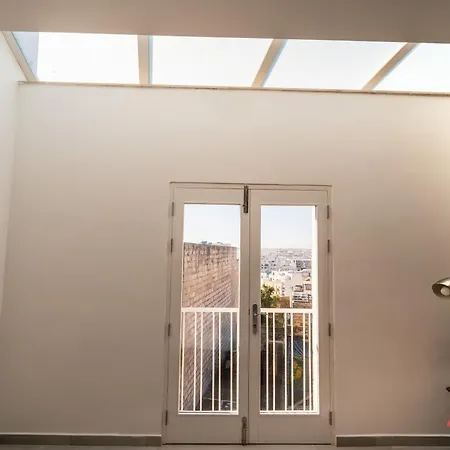 A Bright & Beautiful * סליאמה