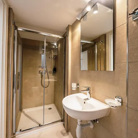 A Bright & Beautiful סליאמה