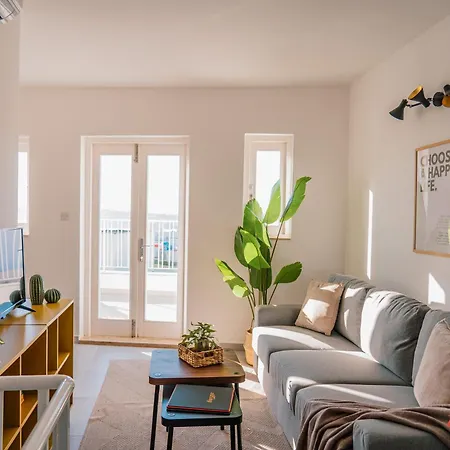 Apartment A Bright & Beautiful *